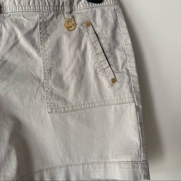 Michael Kors khaki shorts. - Picture 6 of 6